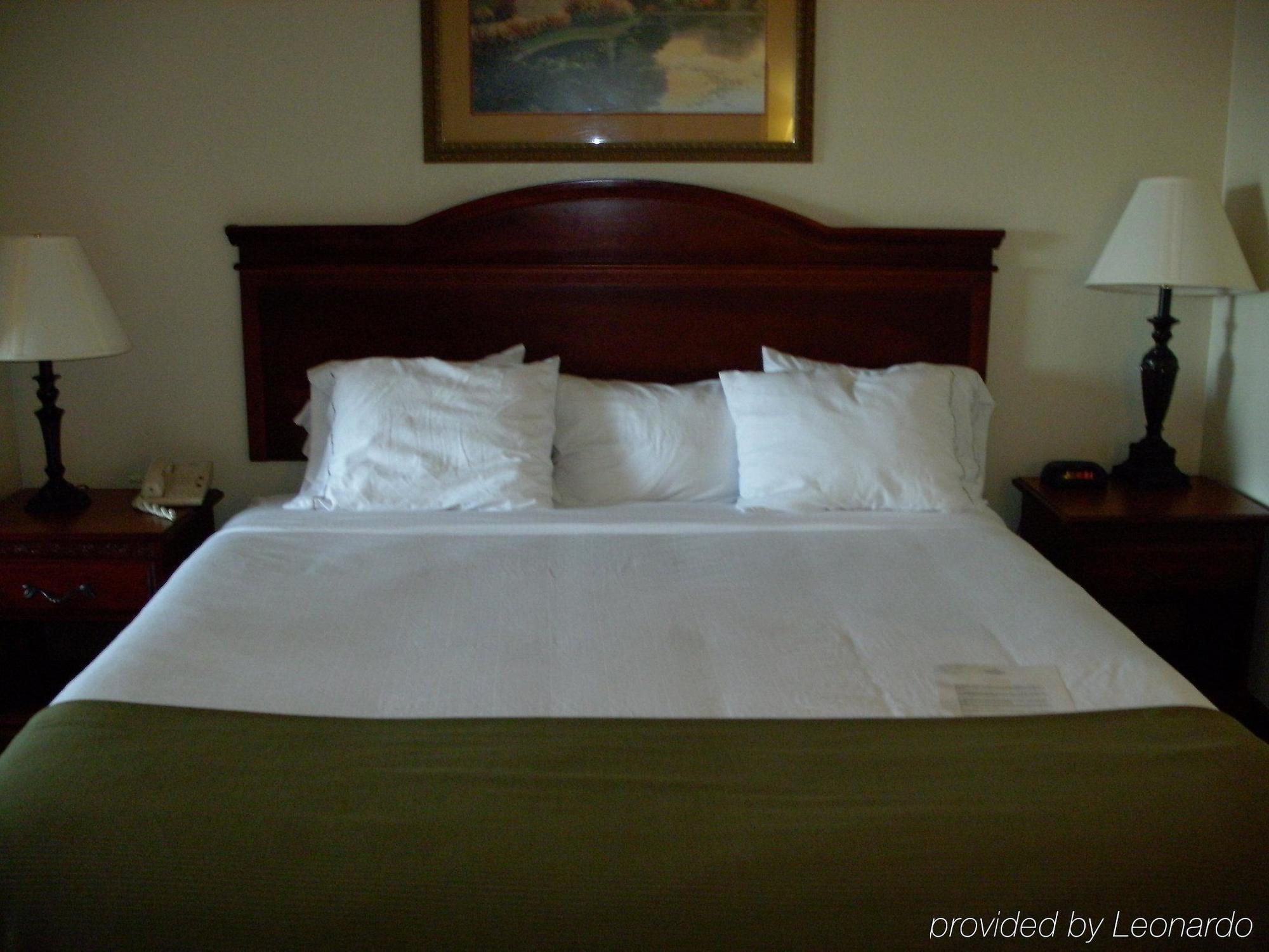 Holiday Inn Express Hotel & Suites Laurinburg By Ihg Номер фото